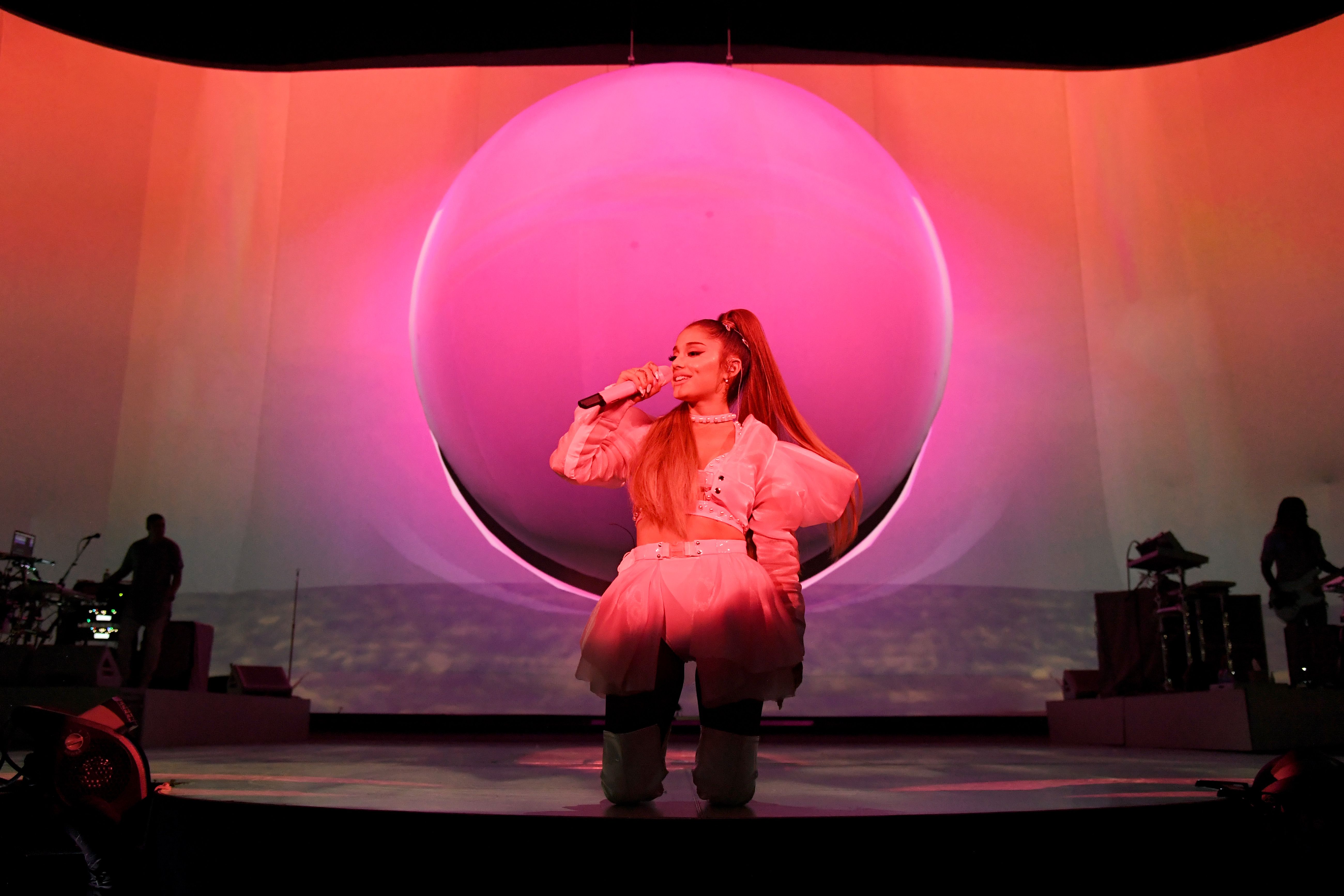 Here S The Real Reason Ariana Grande Is Skipping The 19 Vma S 19 Mtv Vmas