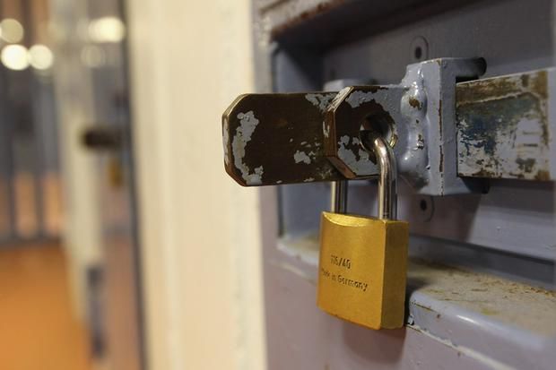 Come aprire la porta senza chiavi. se non bussa costruisci una porta ... Come aprire una serratura a cilindro