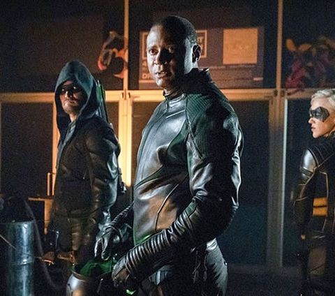 Arrow Cast Celebrate Arrowverse History As Season 8 Filming Wraps