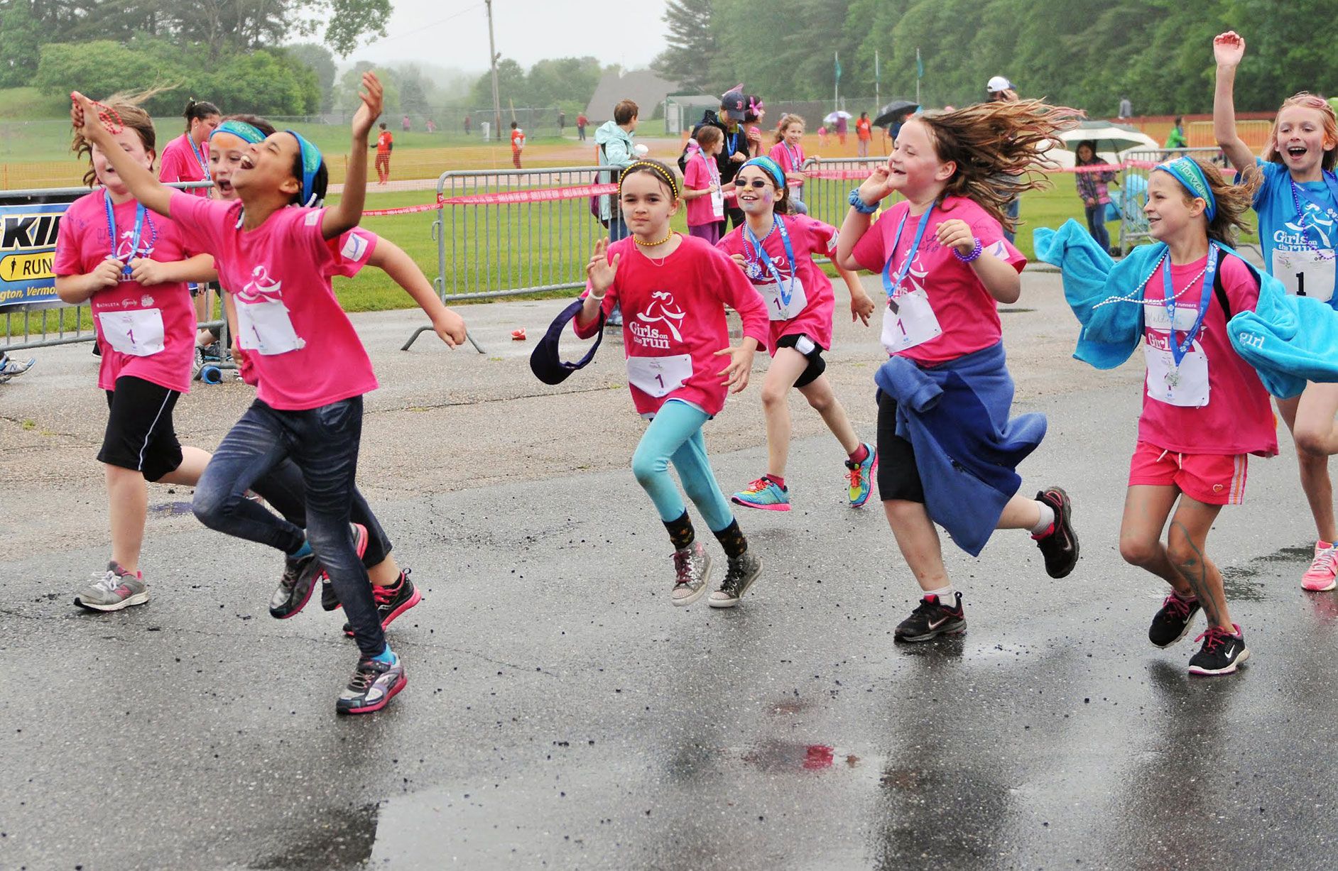 girls running