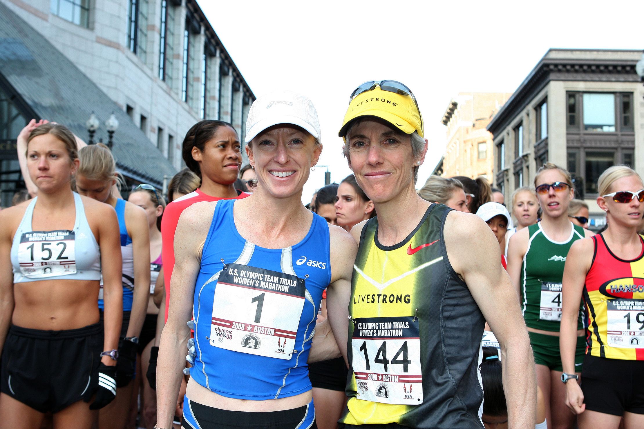 Joan Benoit Samuelson Olympic medal in marathon running pictures foto Joan Benoit Samuelson Olympic medal in marathon running
