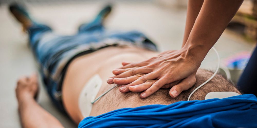 How To Give Cpr The Right Way Men S Health