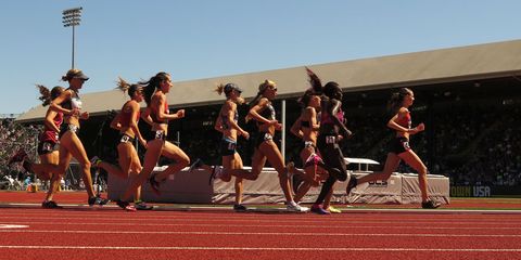 Molly Huddle leads the pack in the women's 10,000 meters.