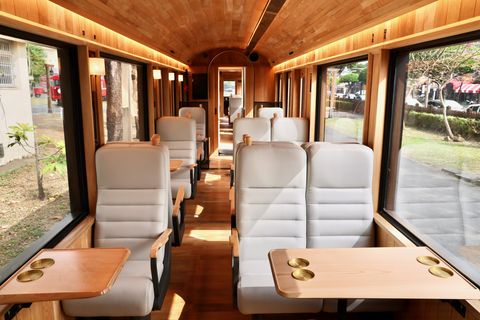 阿里山林鐵最有質感車廂 《福森號》！超大景觀窗、黑色烤漆框，乘坐檜木車廂如豪華森林浴