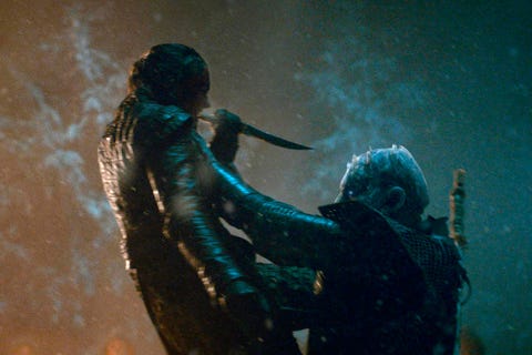 arya stark matando al rey de la noche con la daga de los targaryen
