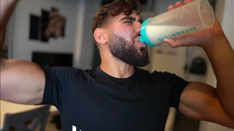 This Bodybuilder Ate Like WWE Champion Roman Reigns for a Day thumbnail
