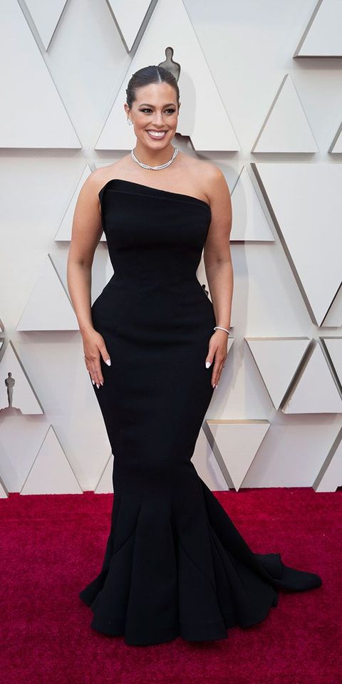 Oscars 2019: Ashley Graham looks like a goddess a black hourglass gown