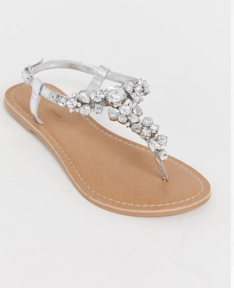 y sandalias planas de novia de Zara, Valentino y Mango
