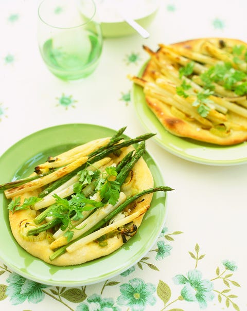 asperges recept pizzette pizzette met witte en groene asperges