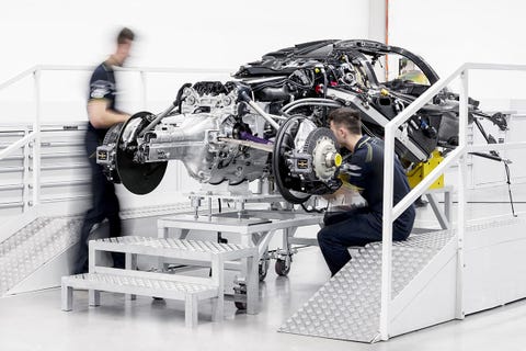 aston-martin-valkyrie-04-1636033100.jpg
