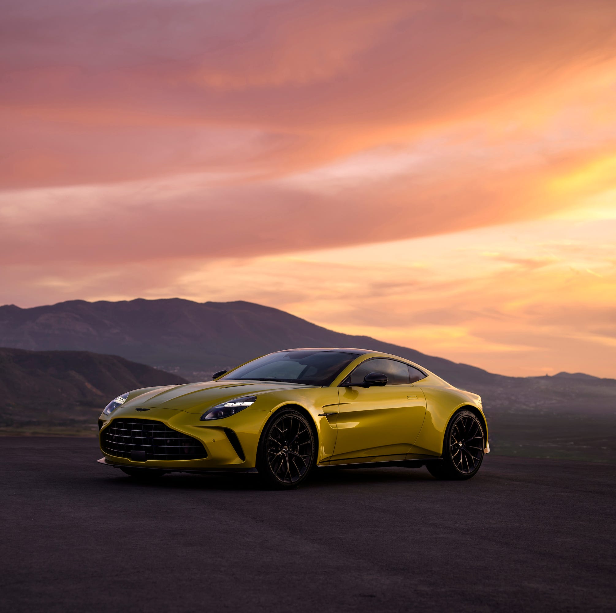The Aston Martin Vantage Is Beautiful Once More