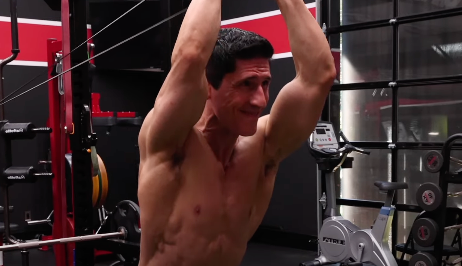 a-top-trainer-shares-how-to-build-bigger-triceps-with-bands