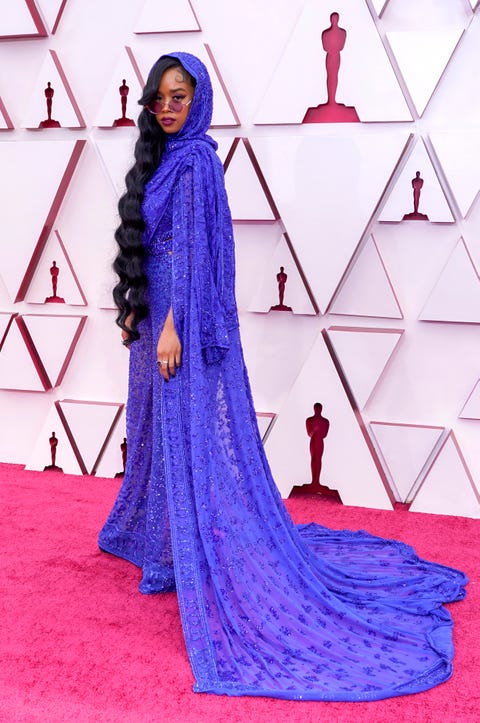 her at 2021 oscars red carpet