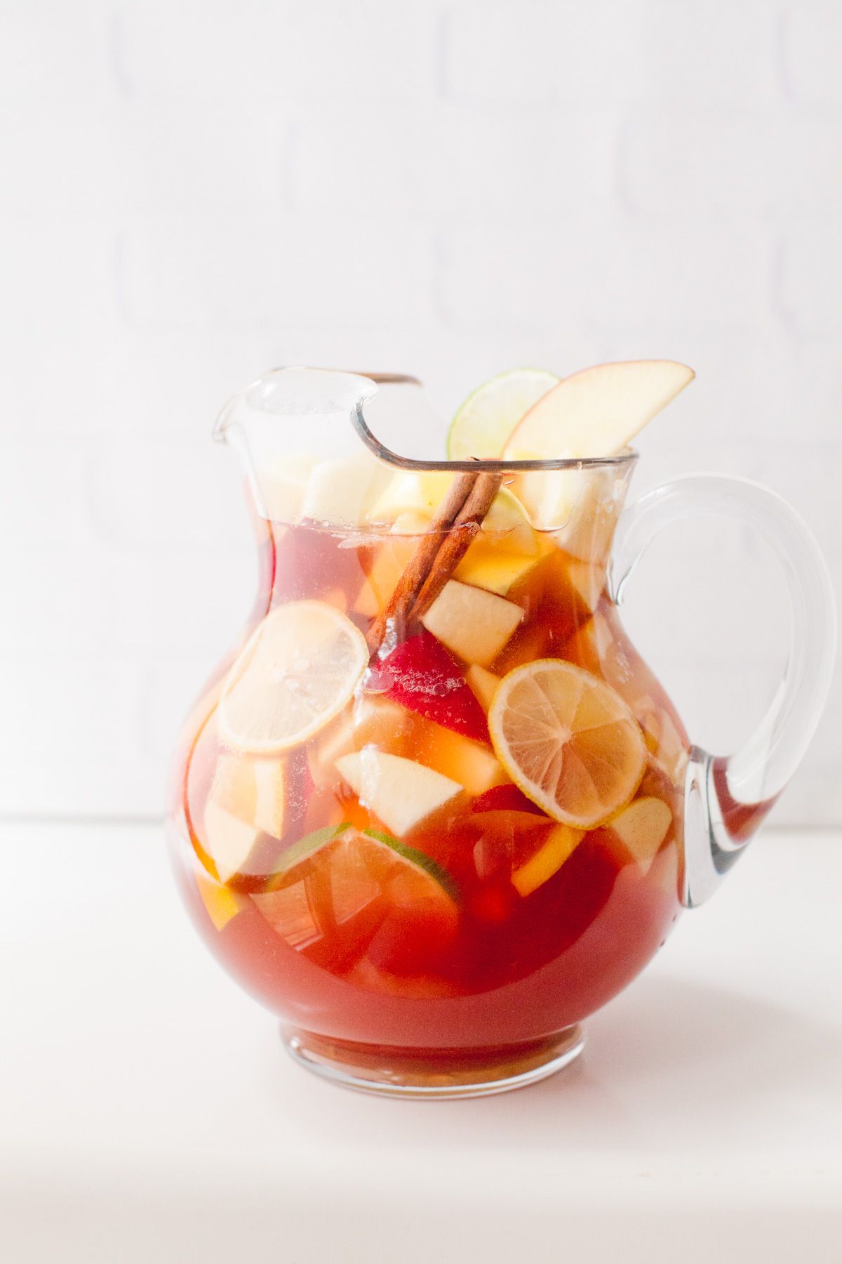 24 Best Sangrias To Sip All Summer Long How To Make Easy Red And White Wine Sangria