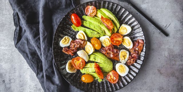 avocado with eggs, bacon and tomatoes