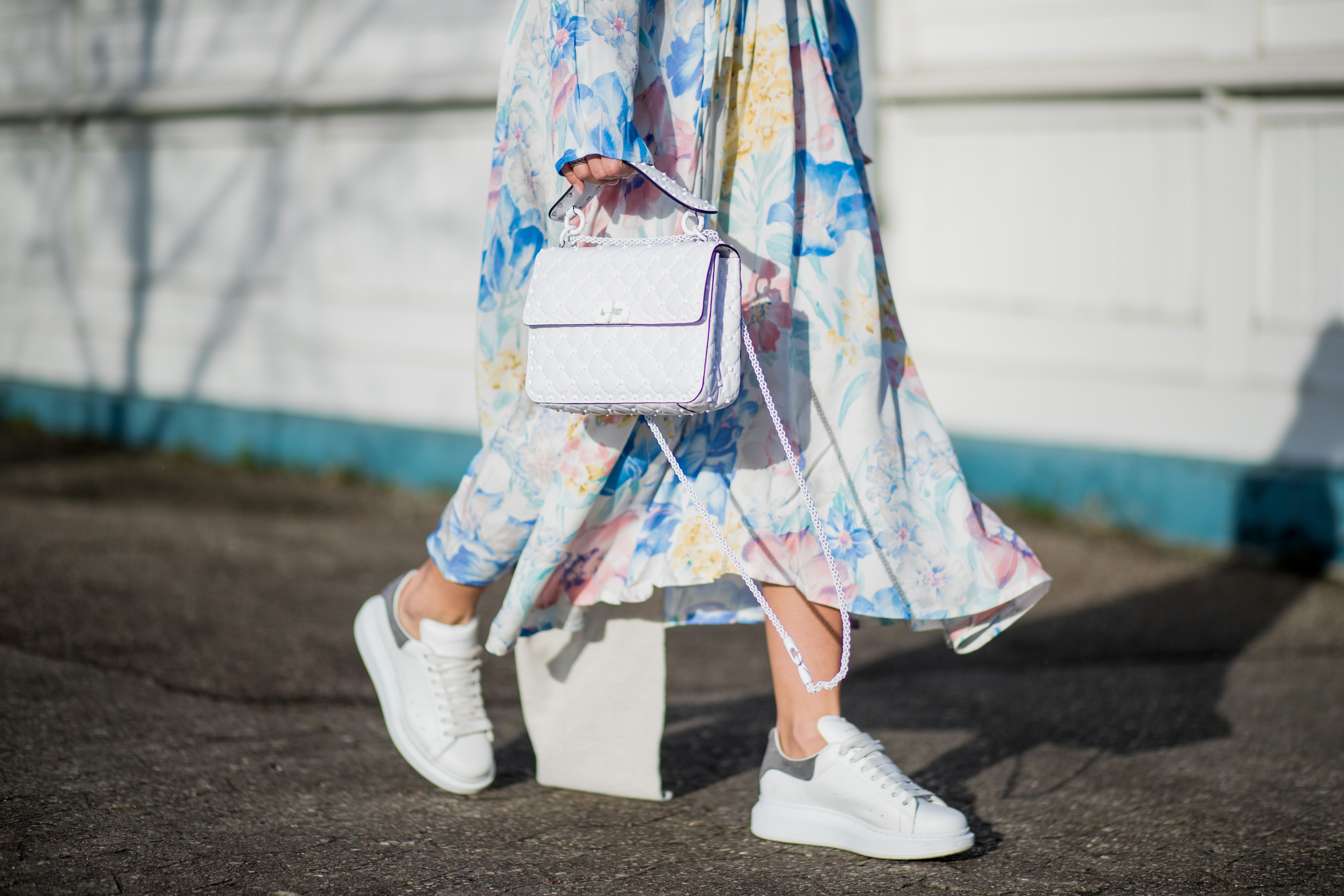 white trainers trend 219