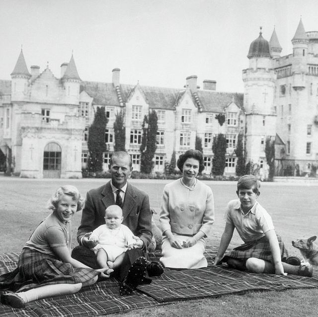 queen elizabeth at a picnic with the royal family