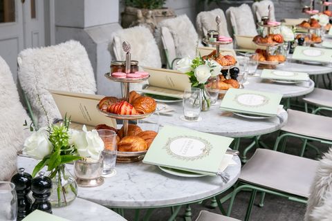 How to host a chic baby shower