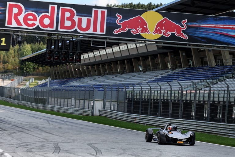 bac-mono-r-en-el-red-bull-ring-1634061734.jpg