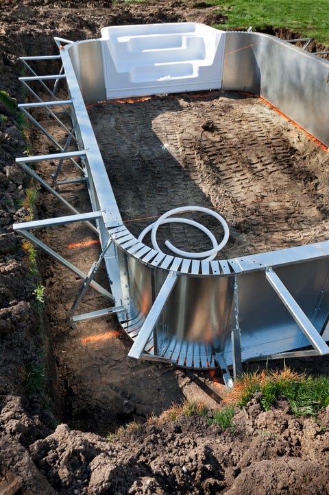 back yard in ground swimmingpool installation