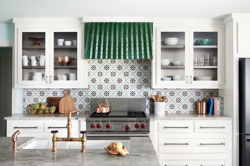 20 Chic Kitchen Backsplash Ideas Tile, White Kitchen Cabinets Ideas Countertops And Backsplash