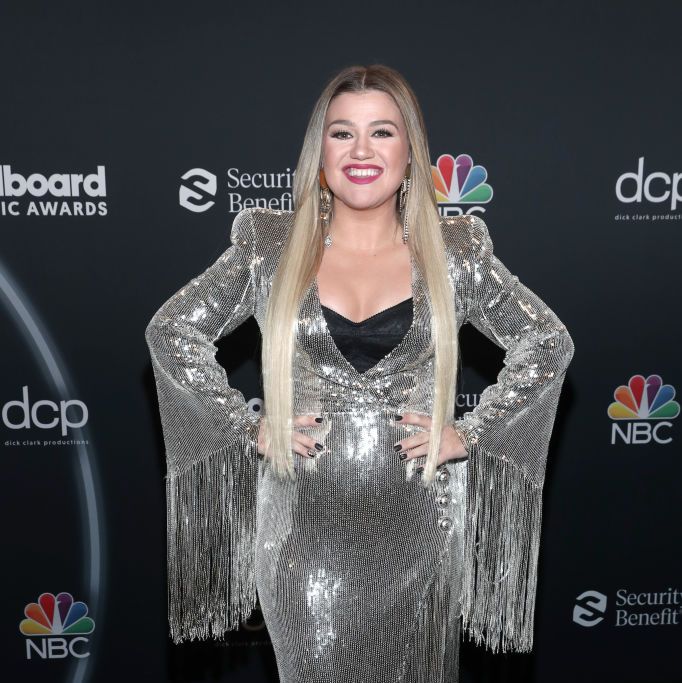 Kelly Clarkson Stuns Fans With Latest Promo Image for Her New Album