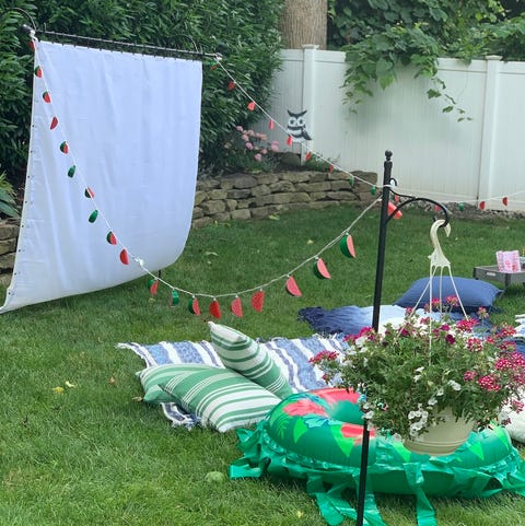 How To Set Up A Backyard Movie Night On A Budget 15 Best DIY Backyard Movie Night Ideas — How to Set Up a Backyard Movie Night