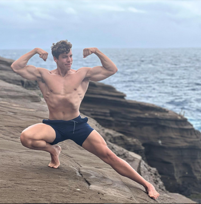 Joseph Baena Showed Off His Bodybuilder Pose After Leaning Down