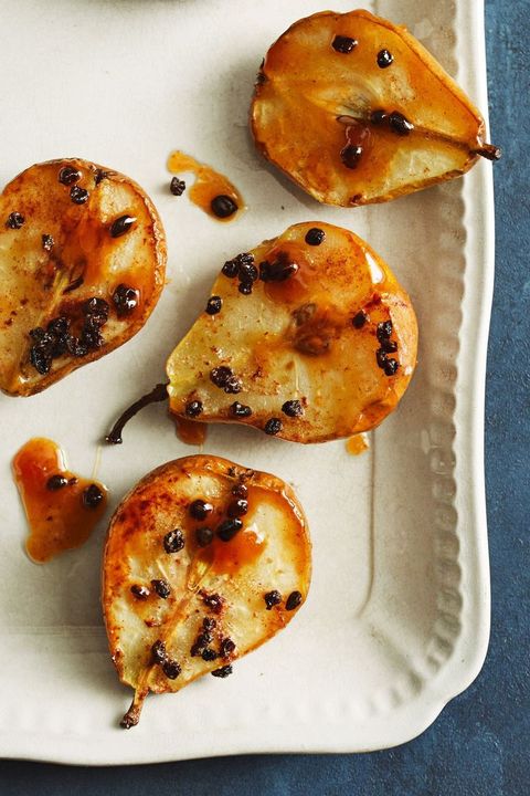 baked pear with cinnamon and currants