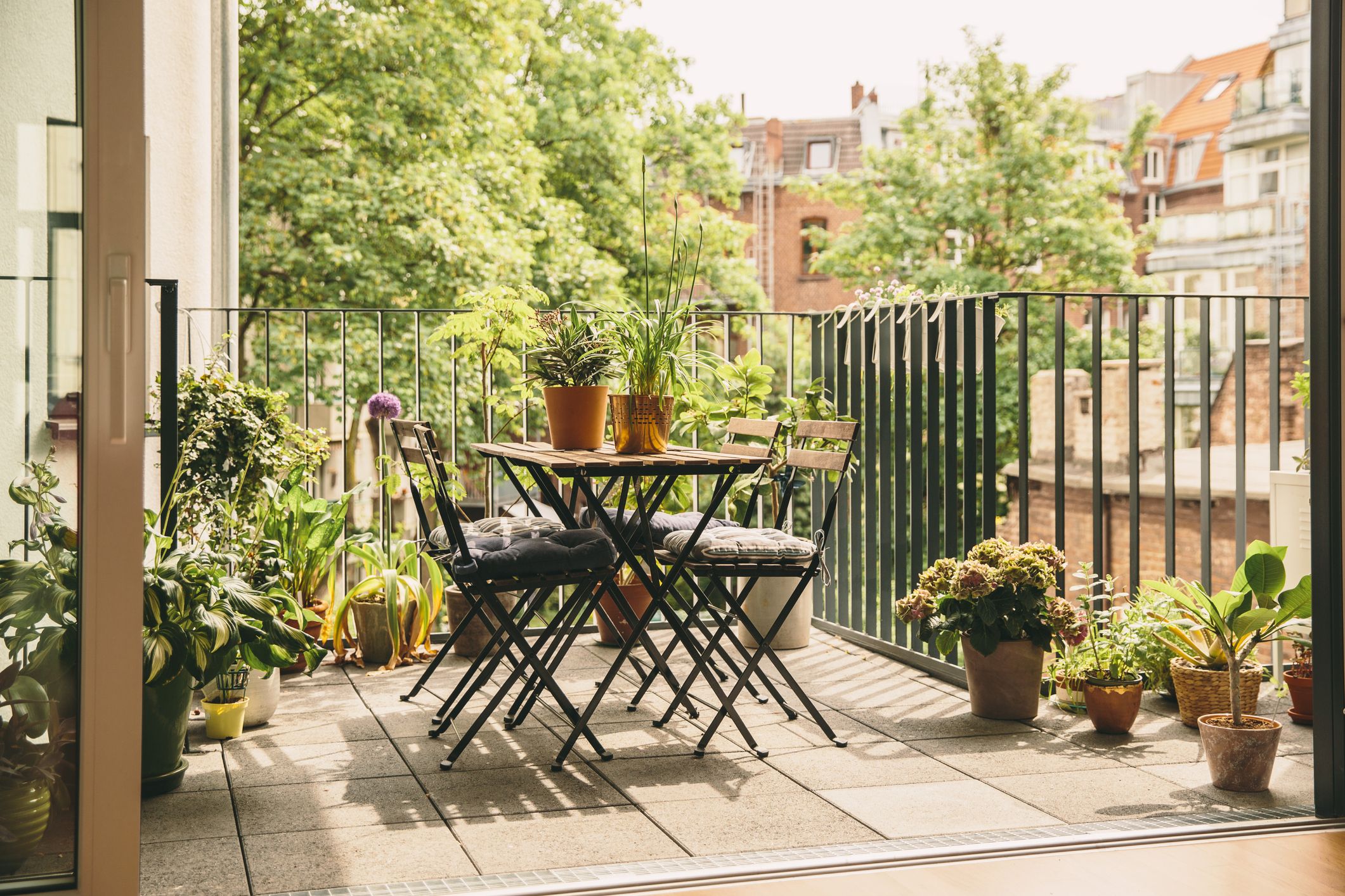 Balcony Ideas - How To Decorate A Balcony Garden