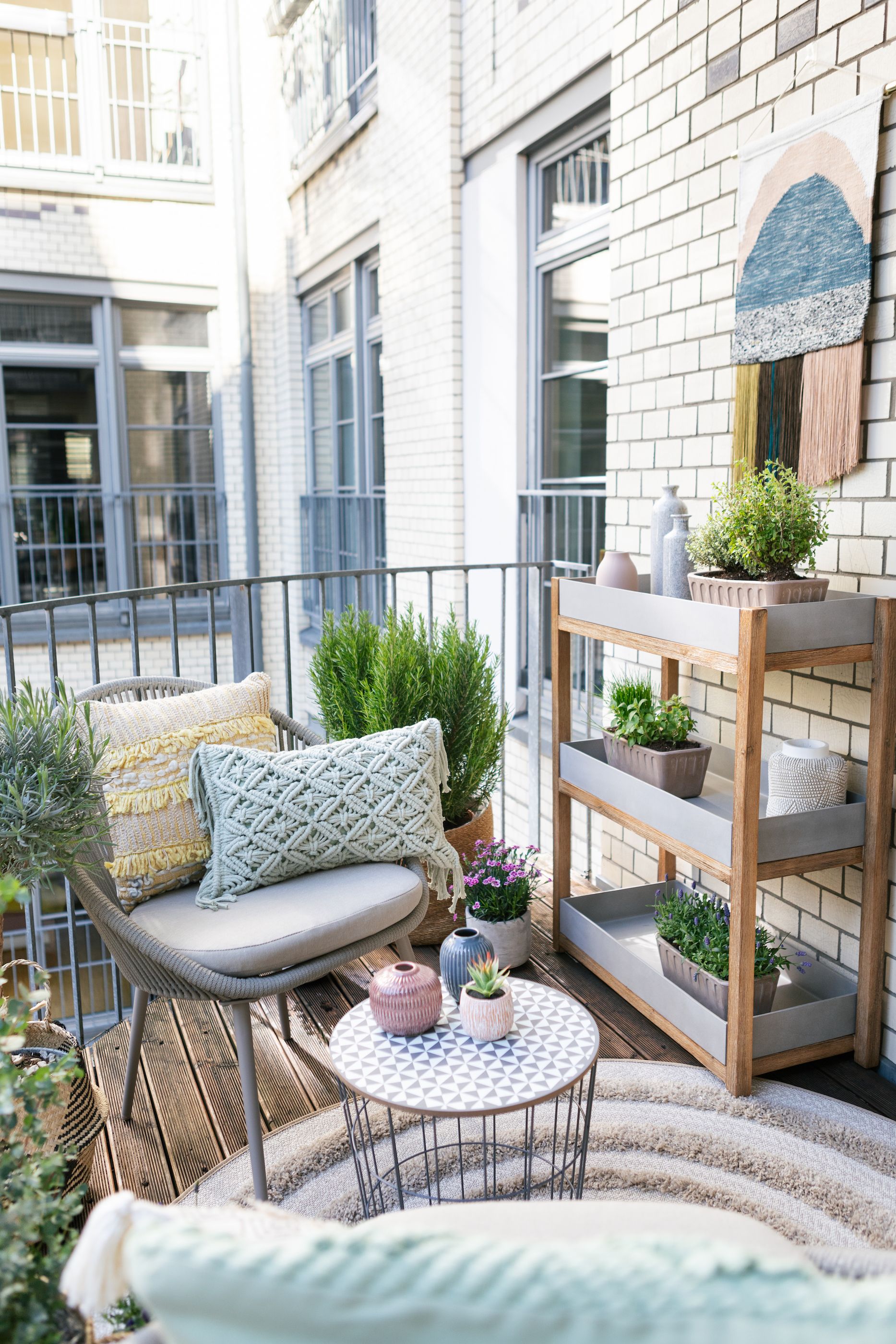 apartment balcony garden box