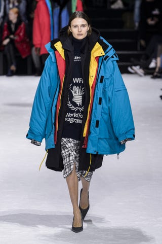 19 秋冬トレンドファッション ずばりテーマは ダークロマンス ハーパーズ バザー Harper S Bazaar 公式 19 秋冬トレンドファッション ずばりテーマは ダークロマンス ハーパーズ バザー Harper S Bazaar 公式