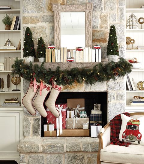 40 Mantel Decor Ideas, How To Decorate A Fireplace Mantel For Xmas