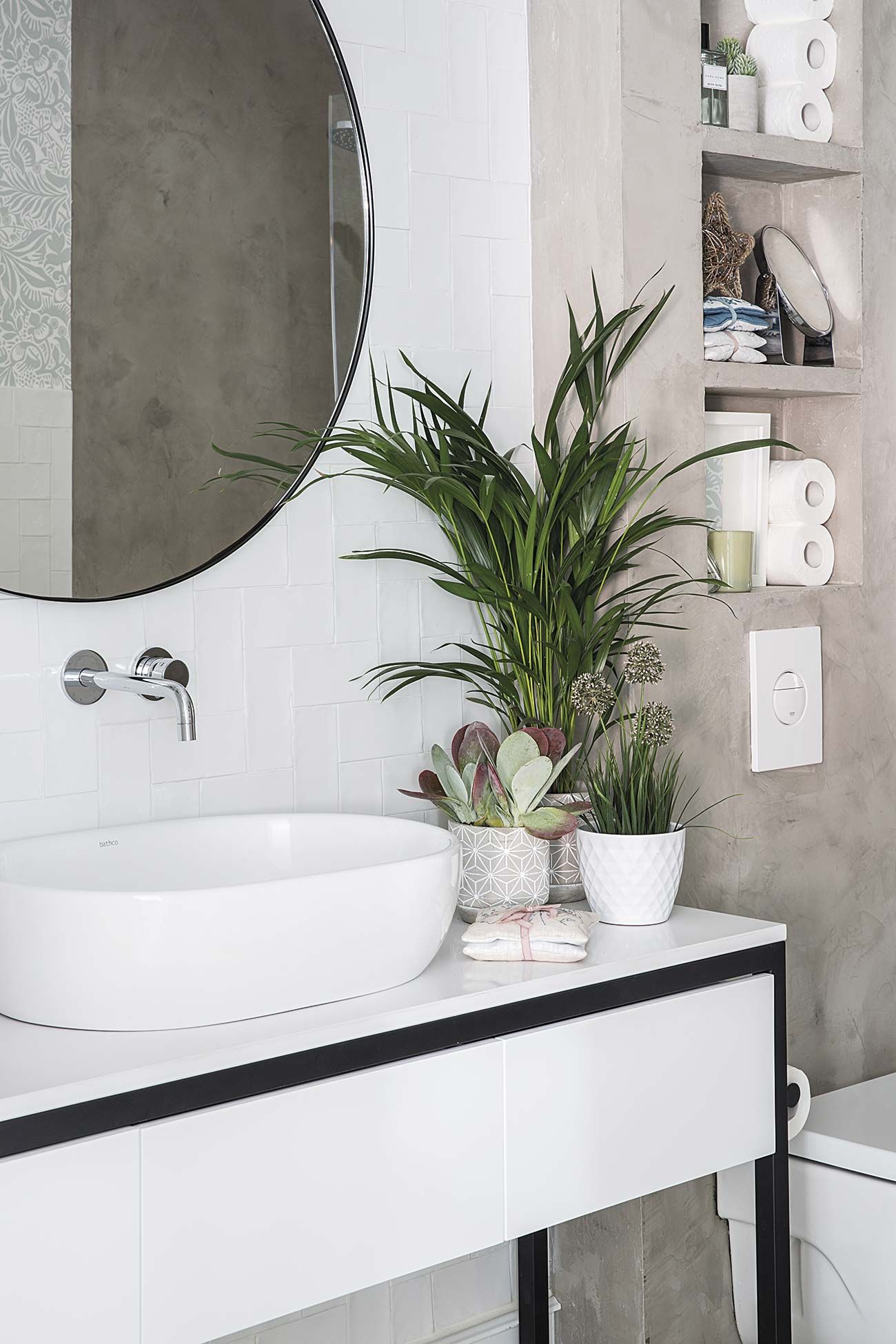 barbilla reservorio Ceder Cómo decorar el cuarto de baño con plantas de interior