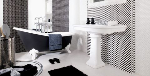 cuarto de baño en blanco y negro