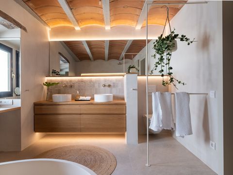 baño de estilo mediterráneo con bóveda catalana