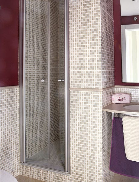 Cómo reformar baños pequeños con ducha integrada Cómo reformar baños pequeños con ducha integrada