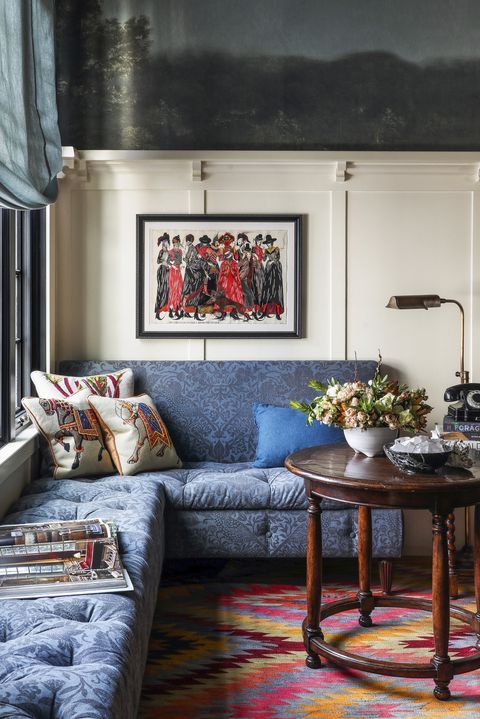 lynn kloythanomsup, founder of landed interiors homes, had this banquette upholstered in a william morris fabric for tea in the morning and wine in the evening