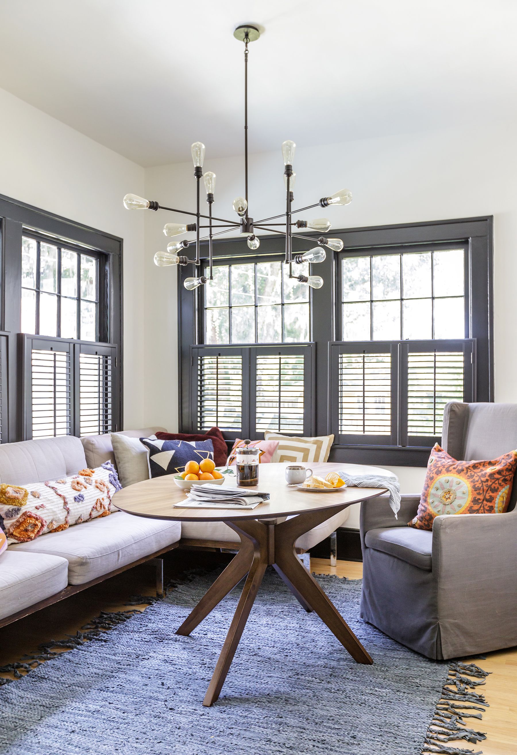 banquette table set