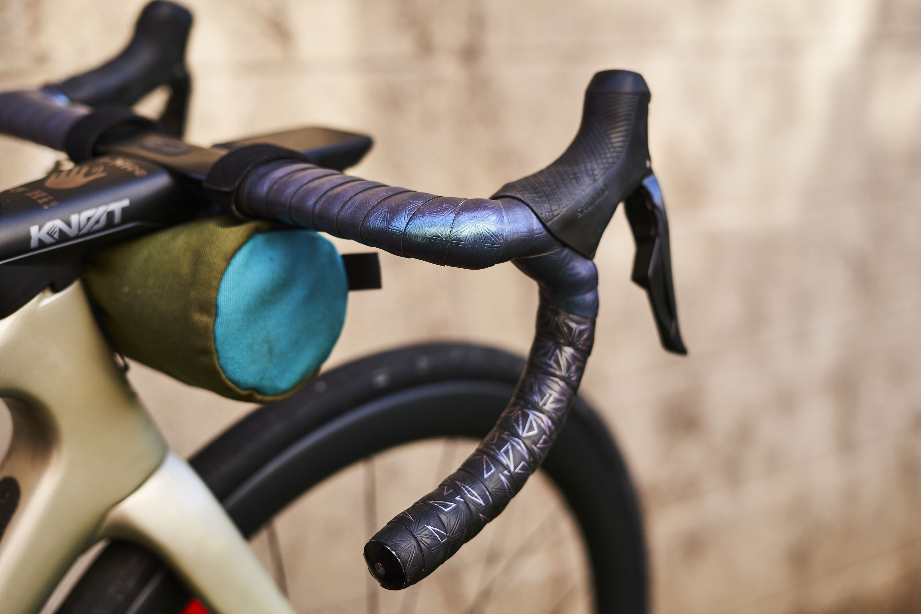 KINGOU Brown Synthetic Leather Road Bike Handlebar Tape Bicycle Bar Wraps 2PCS