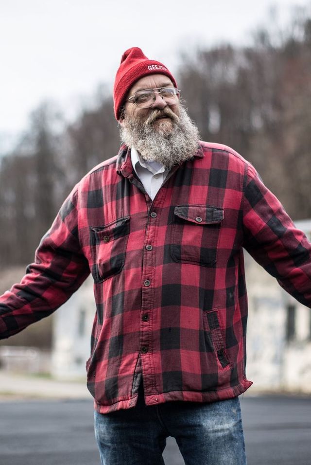 gary “lazarus lake” cantrell at the 2019 barkley marathons in his classic red flannel and “geezer” hat