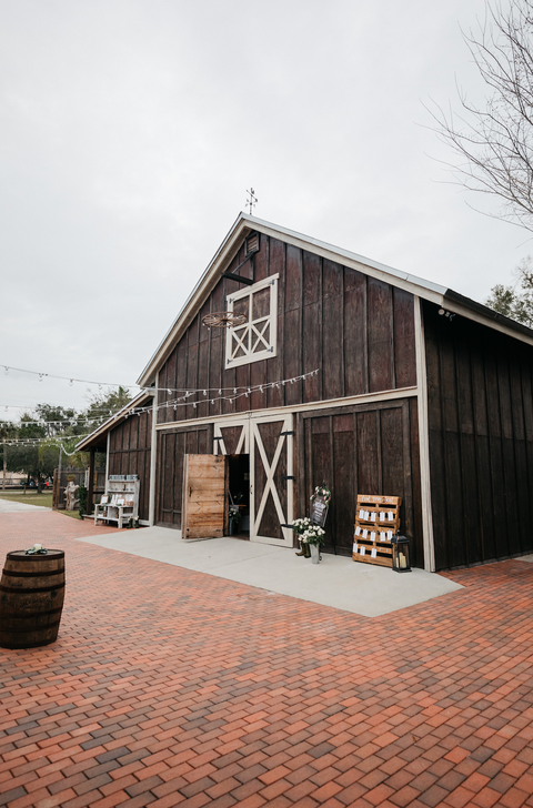 25 Best Barn Wedding Venues - Barn Wedding Venues Near Me