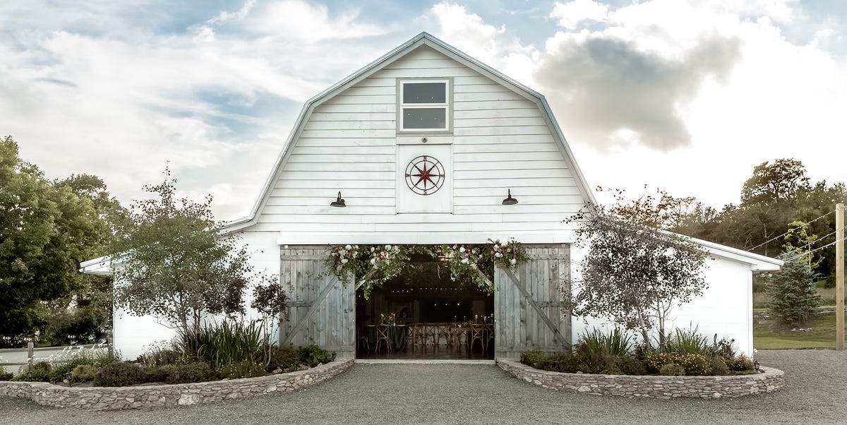 25 Best Barn Wedding Venues - Barn Wedding Venues Near Me