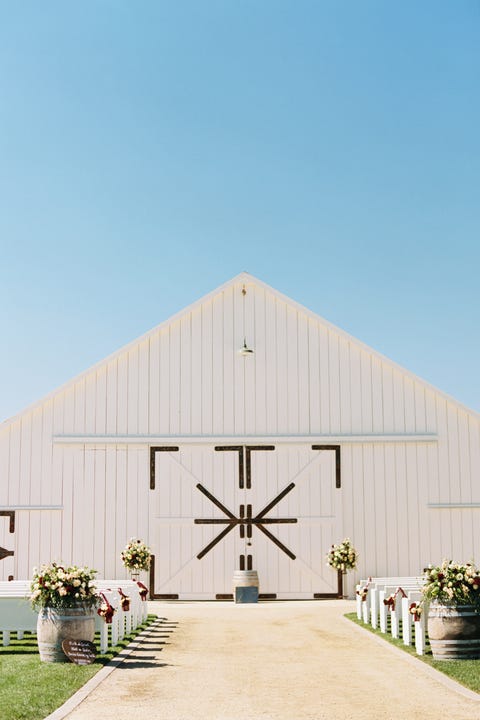 25 Best Barn Wedding Venues - Barn Wedding Venues Near Me