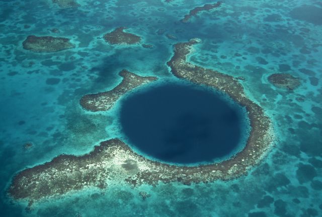 barrier reefs surrounding the blue hole