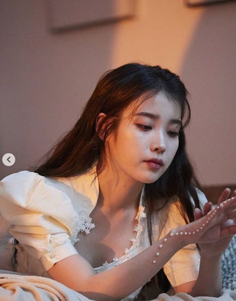 iu新歌mv《eight》忍泪追悼好友! 3个步骤画出热搜无辜泪眼妆