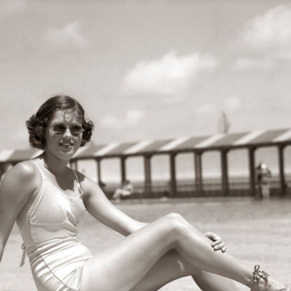589px x 588px - The Best Retro Swimsuits Over the Years - Vintage Bathing ...