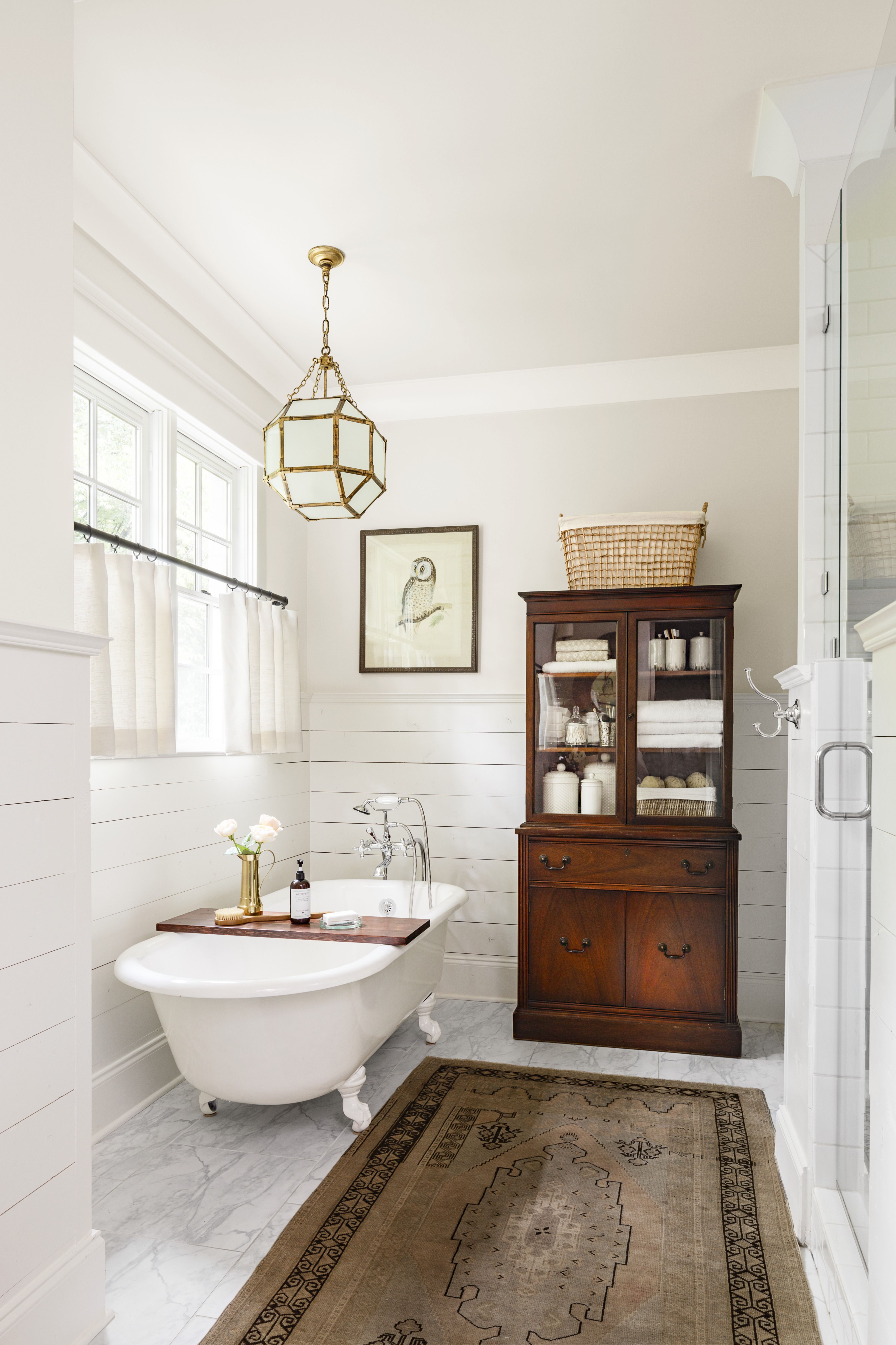 Decorating Ideas Bathroom - 60 Best Small Bathroom Decorating Ideas Tiny Bathroom Layout Decor Tips Apartment Therapy : A wall gallery of favorite objects like starfish or baskets can be a personal and refreshing way to decorate your.