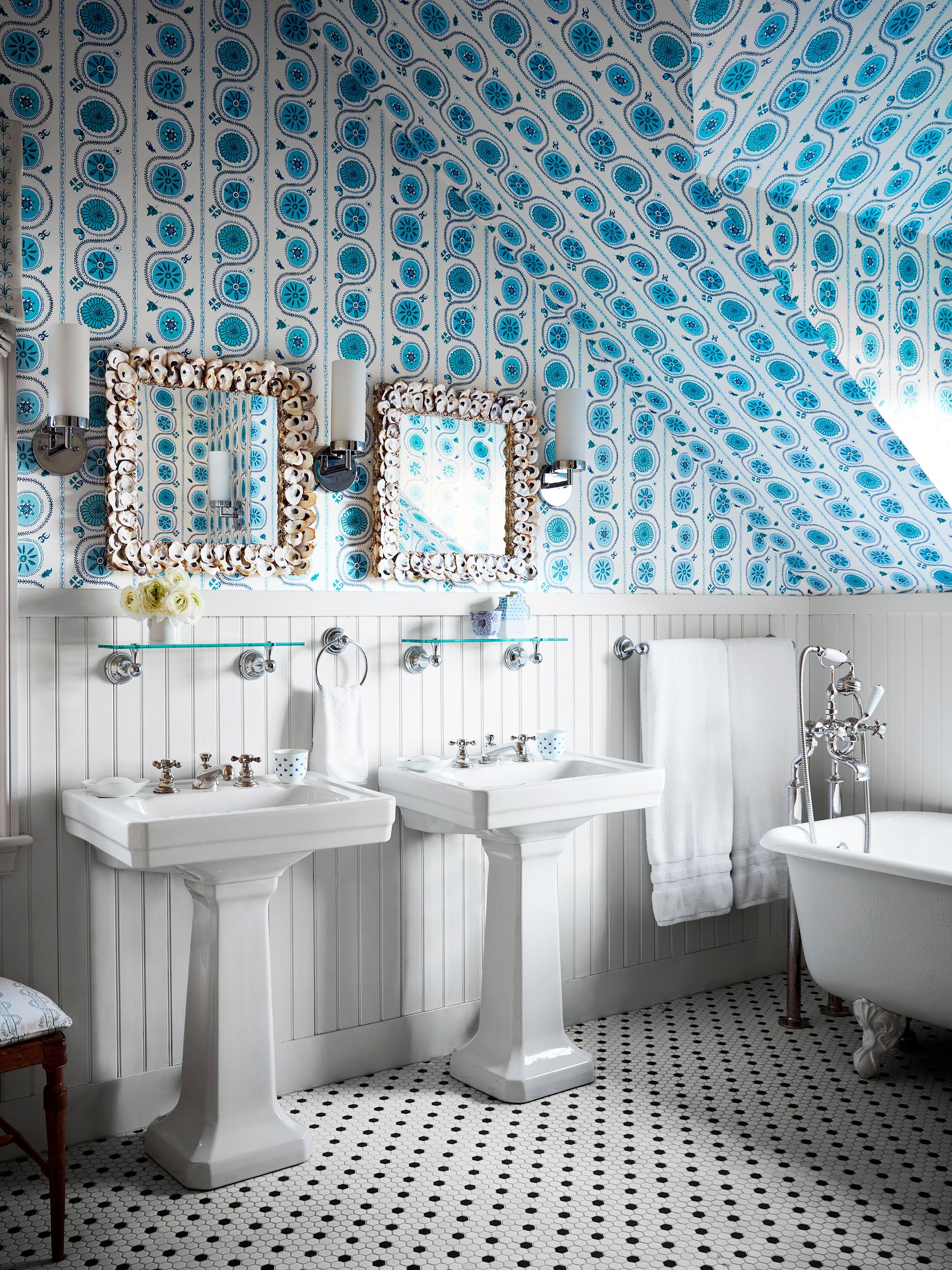 15 Chic Bathroom Lighting Ideas, Art Deco Style Bathroom Vanity Lights