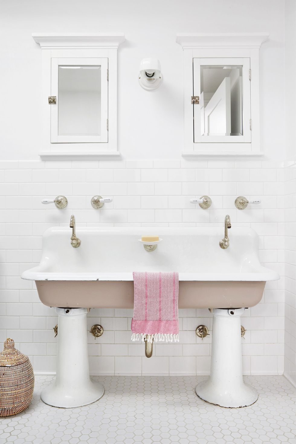 Tiled Bathrooms Ideas / 37 Best Bathroom Tile Ideas Beautiful Floor And Wall Tile Designs For Bathrooms : These powder rooms and master suites prove that the subway tile bathroom is here to stay (and can be interpreted in more than one.